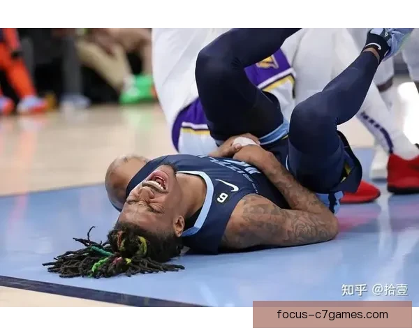 NBA季后赛激战正酣巨星对决引爆全场球迷热情再创新高