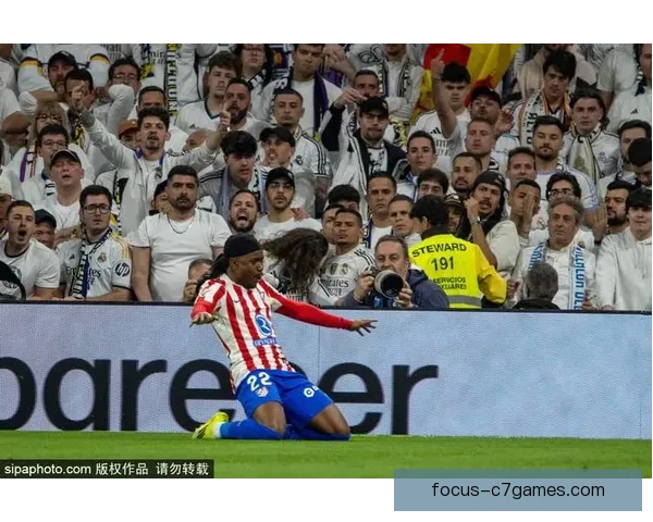 瓦伦西亚俱乐部历史辉煌与挑战并存的成长之路